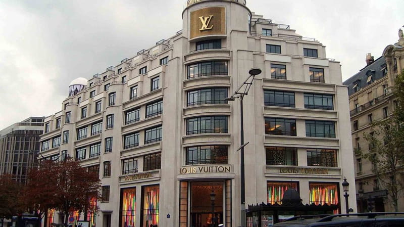 Về chung nhà cùng Louis Vuitton và Christian Dior